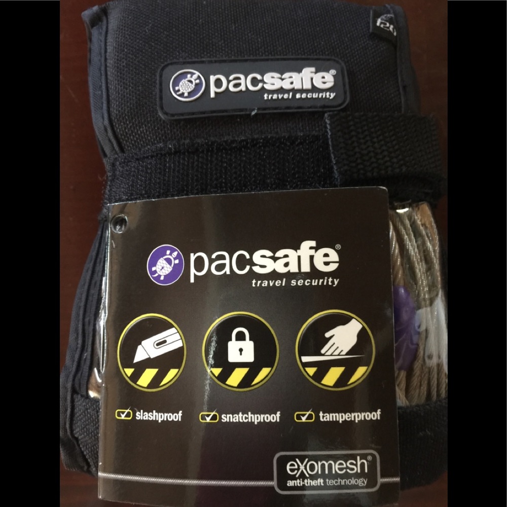 PACSAFE 120L backpack & bag protector